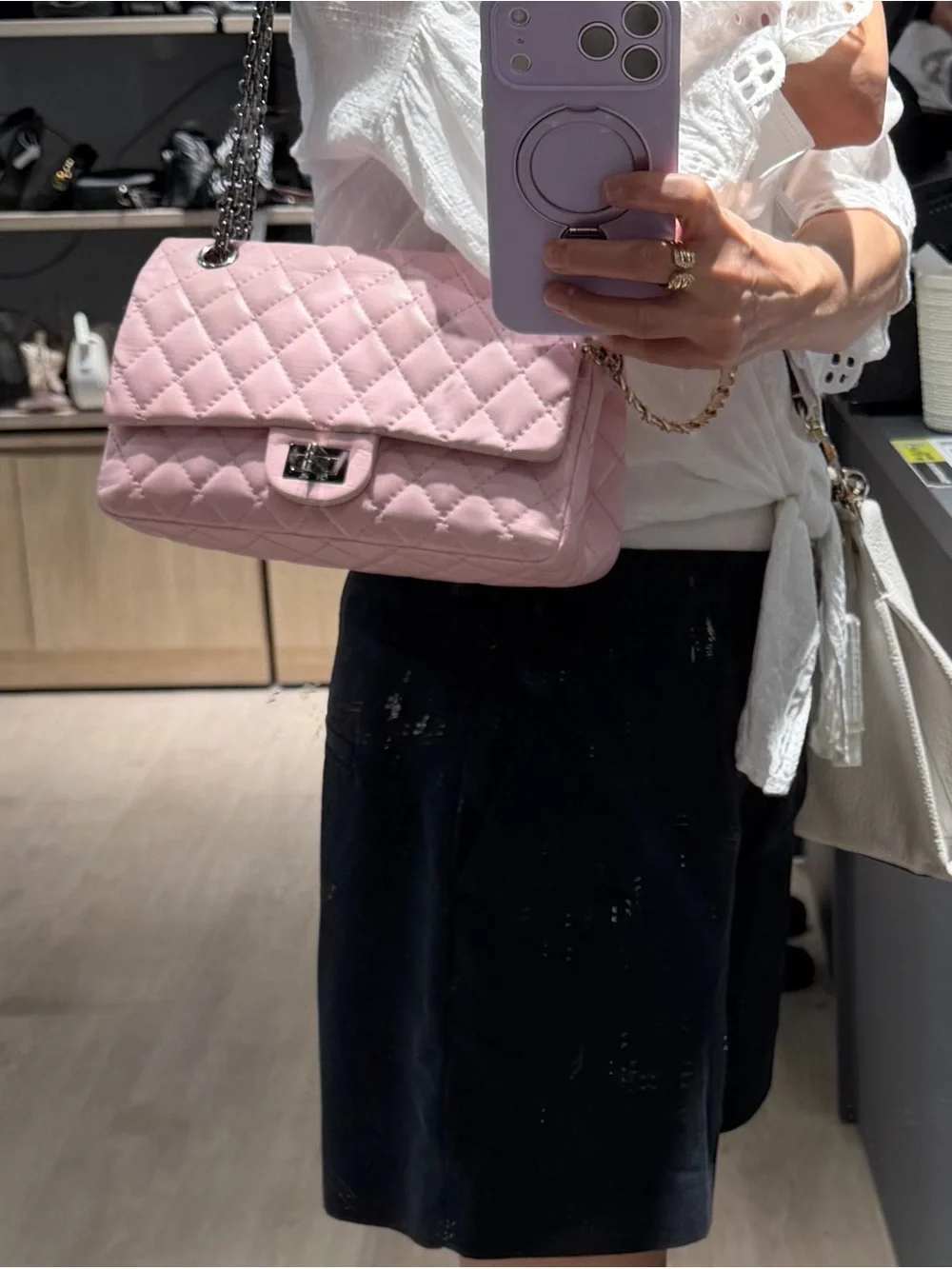 CHANEL 2.55 Reissue Quilted Leather Shoulder Bag in light pink with Silver Chain - Picture 2 of 10